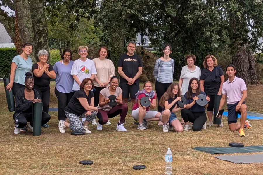 Cours collectif de renforcement musculaire en extérieur